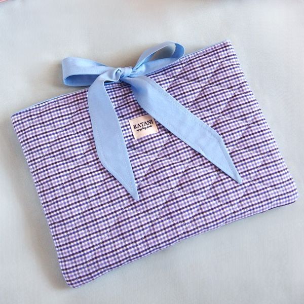 Book sleeve Yara