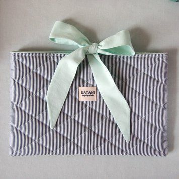 Book sleeve with mint ties Philippa